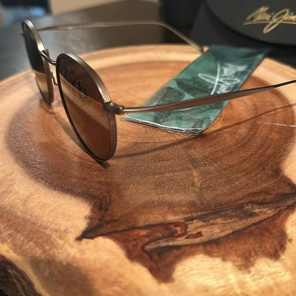 Maui Jim Brown Sunglasses pilot glasses no scratches brand new unisex